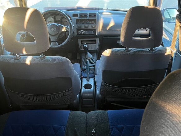 1999 Toyota RAV4 I (XA10), синий, 350000 рублей - вид 3