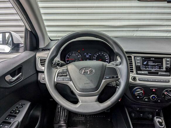 2022 Hyundai Solaris II Рестайлинг, белый, 1565000 рублей - вид 19