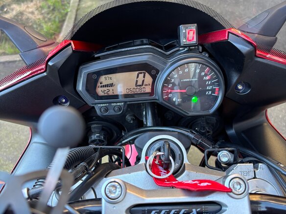2011 Yamaha FZ1, красный, 535000 рублей - вид 11