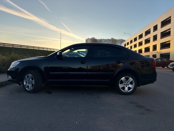 2010 Skoda Octavia II (A5) Рестайлинг, чёрный, 900000 рублей - вид 4