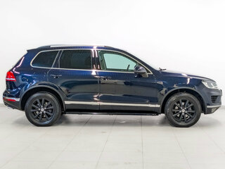 2016 Volkswagen Touareg II Рестайлинг, чёрный, 2650000 рублей, вид 4