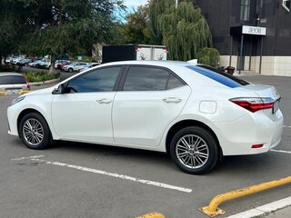 2018 Toyota Corolla XI (E160, E170, E180) Рестайлинг 1, белый, 2047000 рублей, вид 4