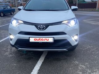 2017 Toyota RAV4 IV (XA40) Рестайлинг, белый, 2400000 рублей, вид 3