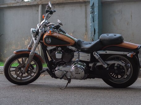 2008 Harley-Davidson Dyna Low Rider, золотистый, 900000 рублей, вид 2