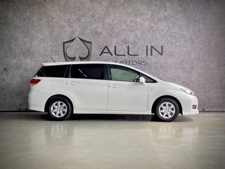 2013 Toyota Wish II Рестайлинг, белый, 1012000 рублей, вид 3