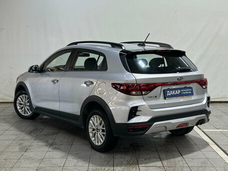 2021 Kia Rio X IV Рестайлинг, серебристый, 1590000 рублей, вид 4