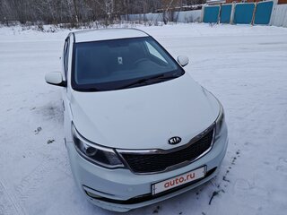 2015 Kia Rio III Рестайлинг, белый, 1100000 рублей, вид 1
