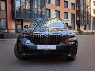 2023 BMW X5 M60i IV (G05/G18) Рестайлинг, чёрный, 14800000 рублей, вид 2