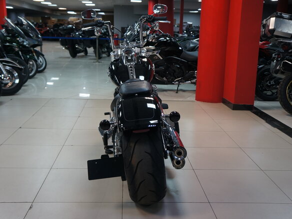 2022 Harley-Davidson Fat Boy, чёрный, 2500000 рублей - вид 6