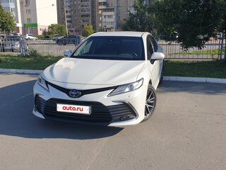 2022 Toyota Camry VIII (XV70) Рестайлинг, белый, 4000000 рублей, вид 4