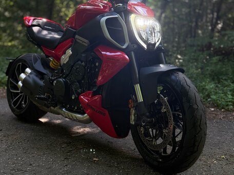 2023 Ducati Diavel V4, красный, 2370000 рублей, вид 1