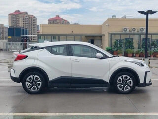 2020 Toyota C-HR I Рестайлинг, белый, 2500000 рублей, вид 5