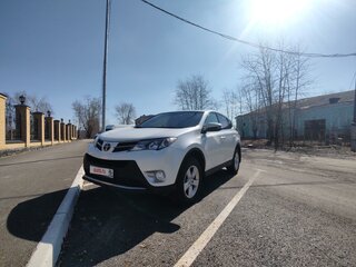 2013 Toyota RAV4 IV (XA40), белый, 2000000 рублей, вид 1