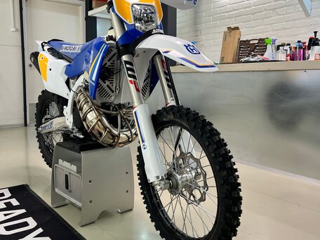 2025 Husqvarna TE 300, синий, 1230000 рублей, вид 3