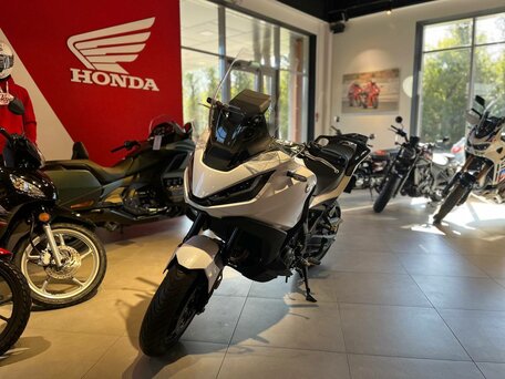 2022 Honda NT1100, белый, 1750000 рублей, вид 3