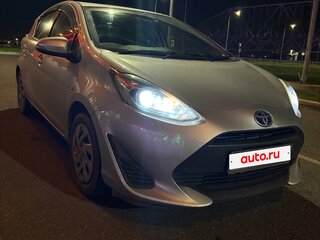 2018 Toyota Aqua I Рестайлинг 2, серебристый, 1350000 рублей, вид 2