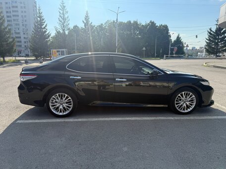 2019 Toyota Camry VIII (XV70), чёрный, 2850000 рублей, вид 3