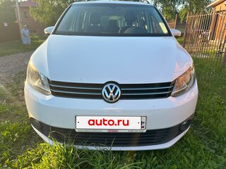 2013 Volkswagen Touran I Рестайлинг 2, белый, 840000 рублей, вид 1