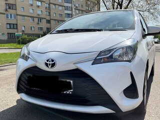 2017 Toyota Yaris III Рестайлинг 2, белый, 1003654 рублей, вид 1