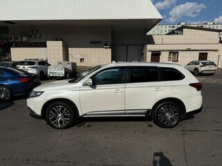 2018 Mitsubishi Outlander III Рестайлинг 3, белый, 2300000 рублей, вид 5