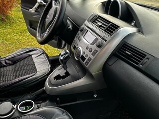 2010 Toyota Verso I, серебристый, 1400000 рублей, вид 4