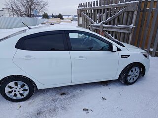 2015 Kia Rio III Рестайлинг, белый, 1100000 рублей, вид 4