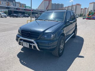 2000 Mercedes-Benz M-Класс 430 I (W163), чёрный, 1000000 рублей, вид 2