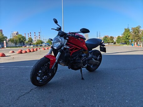 2015 Ducati Monster 821, красный, 569999 рублей, вид 1
