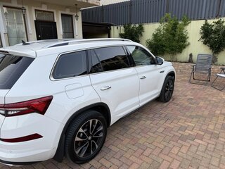 2023 Skoda Kodiaq I Рестайлинг, белый, 4350000 рублей, вид 3