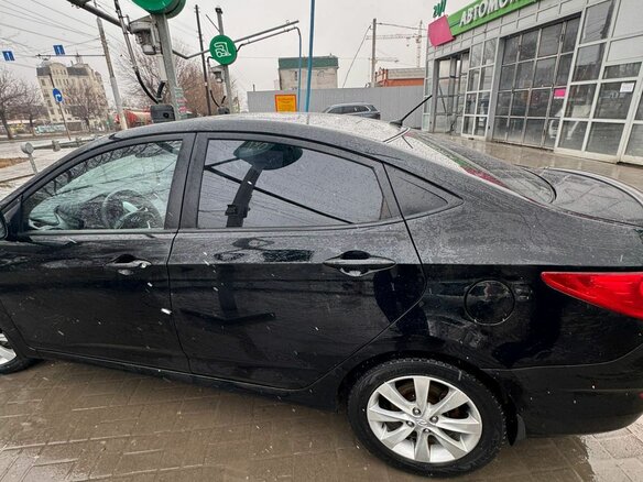 2012 Hyundai Solaris I, чёрный, 900000 рублей - вид 7