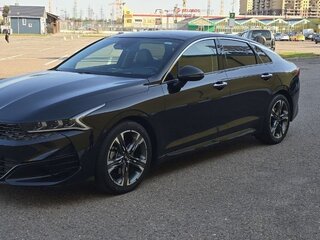 2020 Kia K5 III, чёрный, 2650000 рублей, вид 1