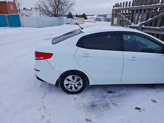 2015 Kia Rio III Рестайлинг, белый, 1100000 рублей, вид 2