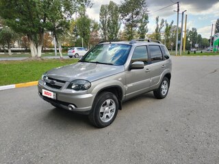 2018 Chevrolet Niva I Рестайлинг, коричневый, 700000 рублей, вид 1