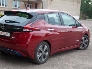 2018 Nissan Leaf II (ZE1), красный, 2155895 рублей, вид 4