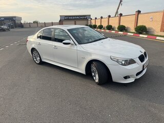 2004 BMW 5 серии 525i V (E60/E61), белый, 820000 рублей, вид 3