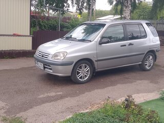 1998 Toyota Raum I, серебристый, 385000 рублей, вид 1