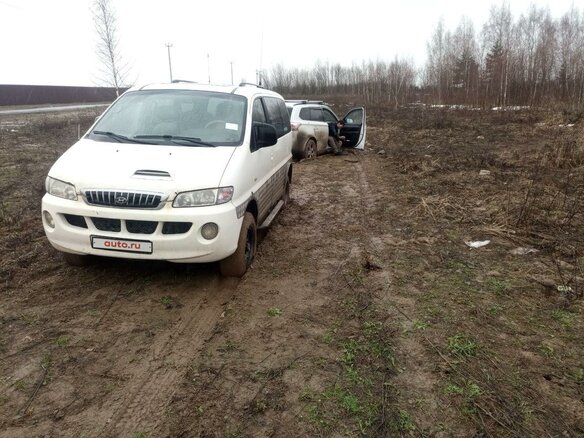2002 Hyundai Starex I Рестайлинг, белый - вид 3
