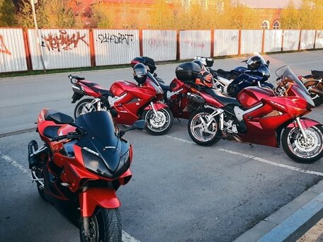 2003 Honda VFR 800, красный, 450000 рублей, вид 3