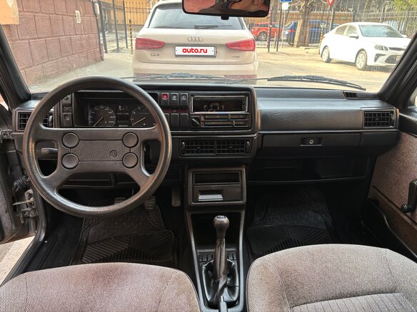 1987 Volkswagen Golf II, серый, 390000 рублей - вид 15