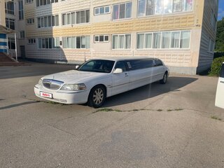 2004 Lincoln Town Car III Рестайлинг, белый, 777777 рублей, вид 1