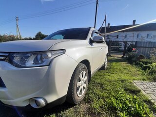 2013 Mitsubishi Outlander III, белый, 1100000 рублей, вид 3