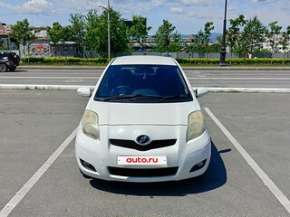 2009 Toyota Vitz II (XP90), белый, 560000 рублей, вид 1