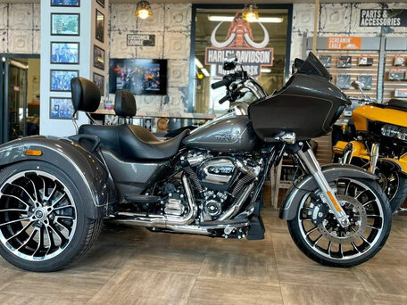 2023 Harley-Davidson Road Glide 3, серый, 4980000 рублей, вид 2