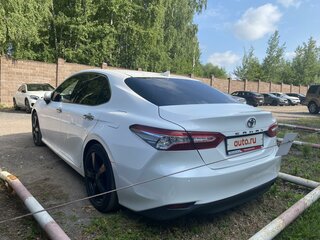 2018 Toyota Camry VIII (XV70), белый, 2850000 рублей, вид 4