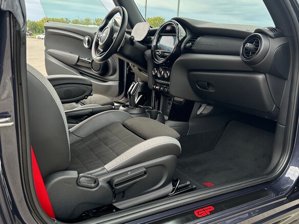 2020 Mini Hatch JCW John Cooper Works GP III (F55/F56) Рестайлинг, серый, 5500000 рублей - вид 25