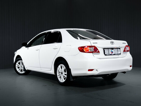2013 Toyota Corolla X (E140, E150) Рестайлинг, белый - вид 4