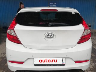 2015 Hyundai Solaris I Рестайлинг, белый, 800000 рублей, вид 4