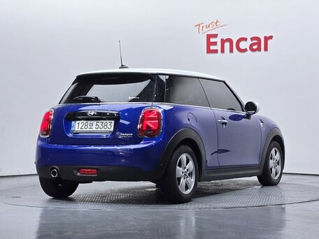 2022 Mini Clubman Cooper II Рестайлинг, чёрный, 2254697 рублей, вид 2
