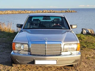 1990 Mercedes-Benz S-Класс 420 II (W126) Рестайлинг, серебристый, 2200000 рублей, вид 4