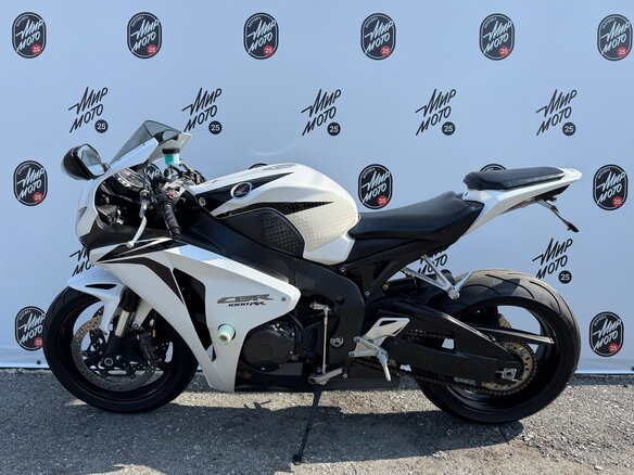 2009 Honda CBR 1000 RR/RA Fireblade, белый, 800000 рублей - вид 2